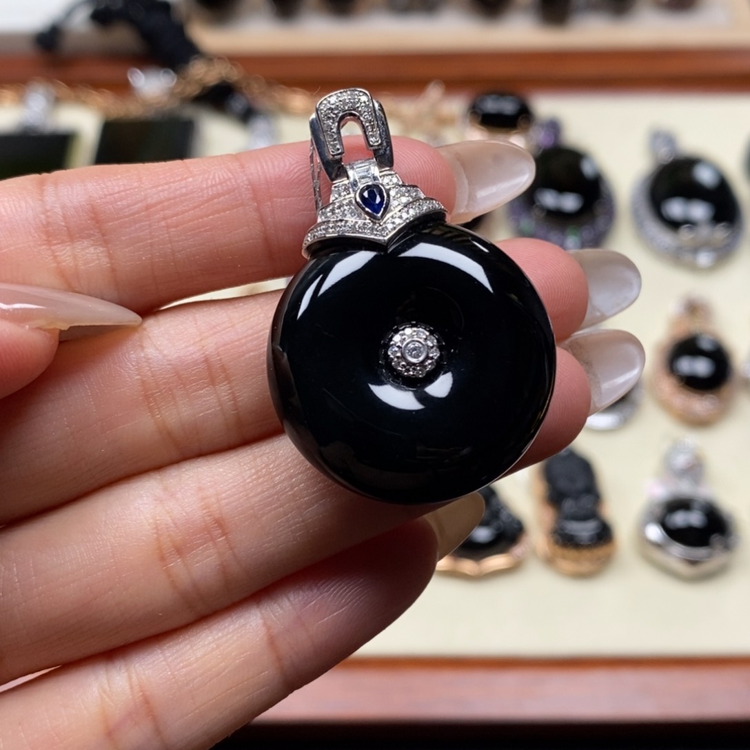 翡翠颈饰18K金镶嵌Y****P平安扣