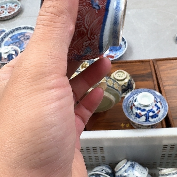 瓷片釉里红麒麟踏浪主人杯