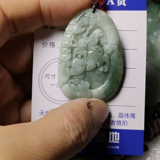 翡翠未镶嵌颈饰挂件