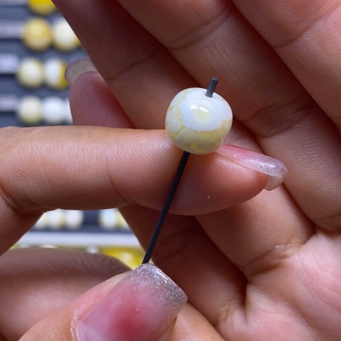 蜜蜡未镶嵌珠宝奇石瓷白妖花荷包蛋9.8*8.8mm