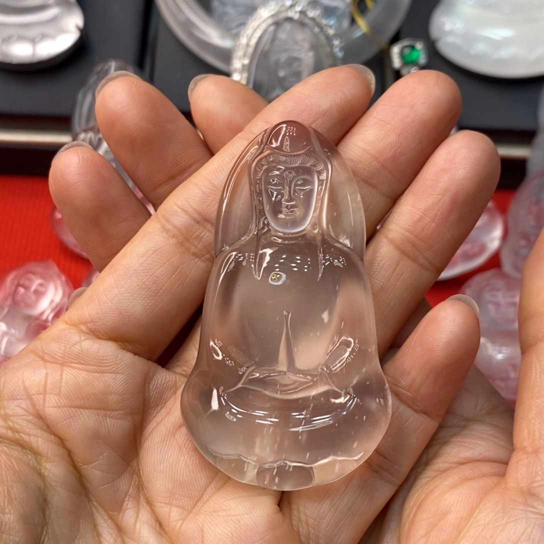 黑***天石英质玉未镶嵌吊坠