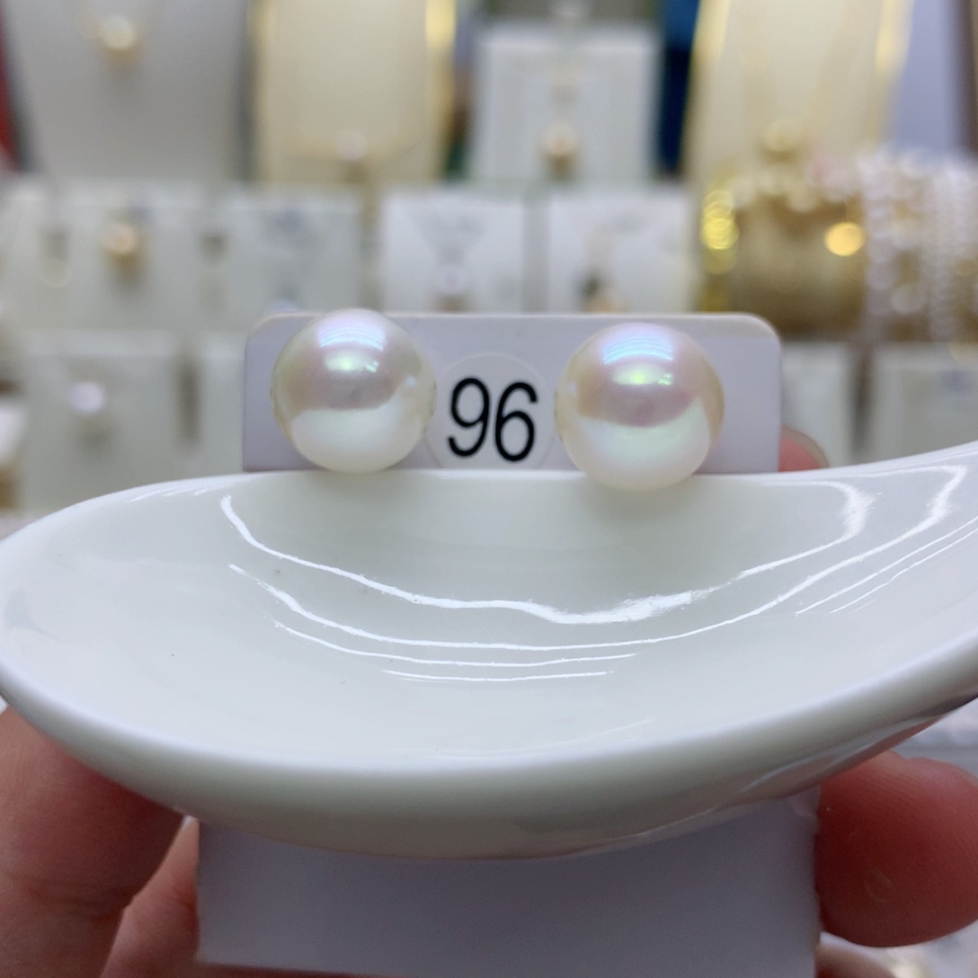 18K金镶嵌淡水珍珠耳饰