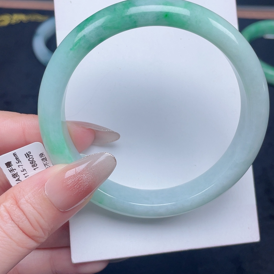 翡翠未镶嵌手镯061