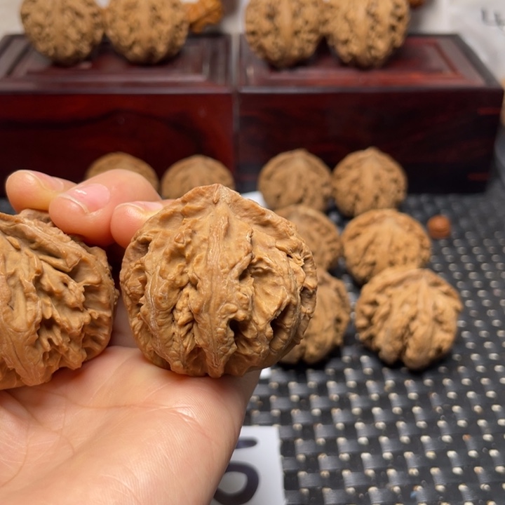 干***粒文玩核桃吊坠秦岭核桃