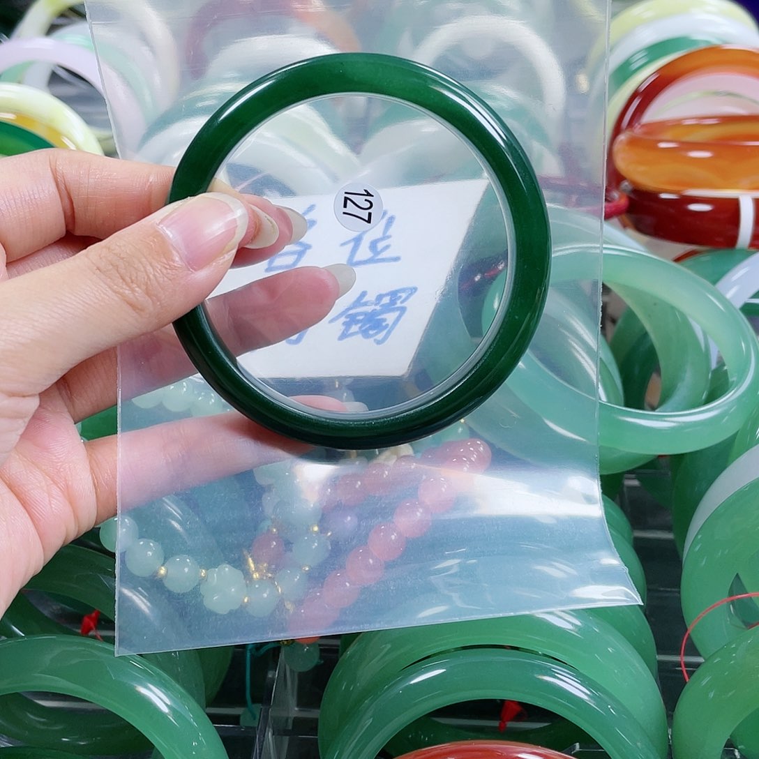 【闪购商品】石英质玉手镯未镶嵌63