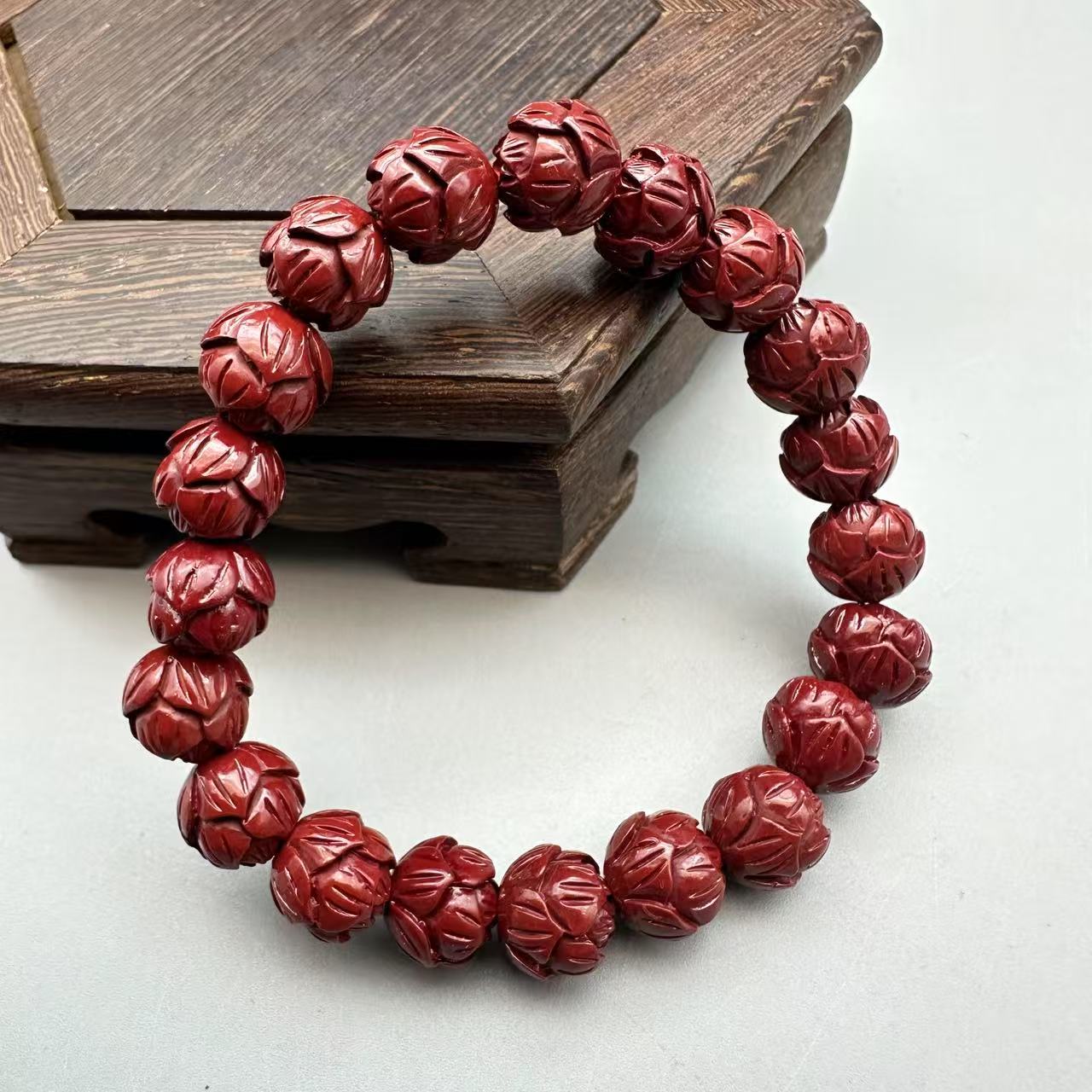 含辰砂工艺品ZA934-紫色雕刻莲花10mm单圈手串