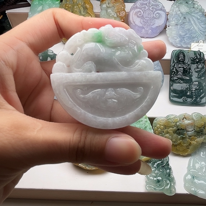 翡翠未镶嵌颈饰挂件