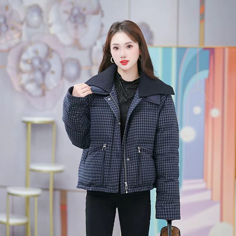 新款冬季羽绒拼接披肩加厚保暖时尚羽绒外套女