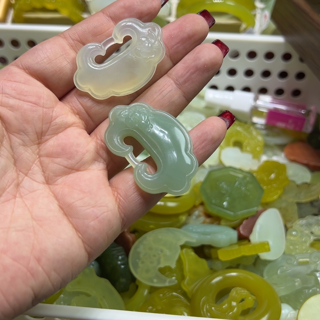 何***ಣ蛇纹石玉未镶嵌手镯