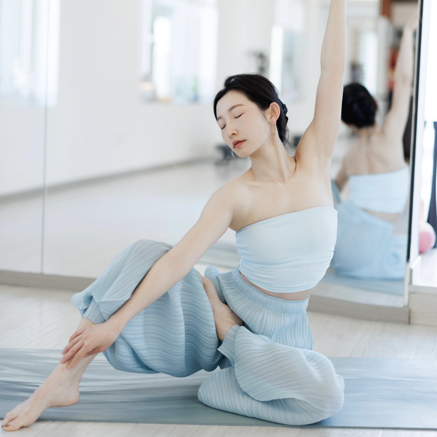 [运动伴侣-侧边褶皱裸感防滑抹胸]瑜伽运动健身普拉提裹胸美背