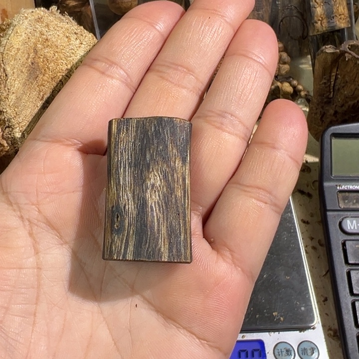 沉香吊坠绿棋楠沉香吊坠5.2克