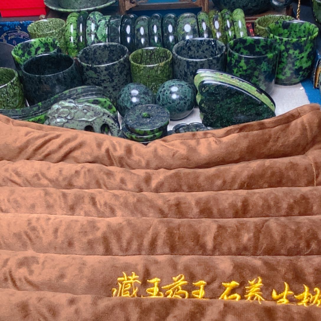 蛇纹石玉枕头未镶嵌