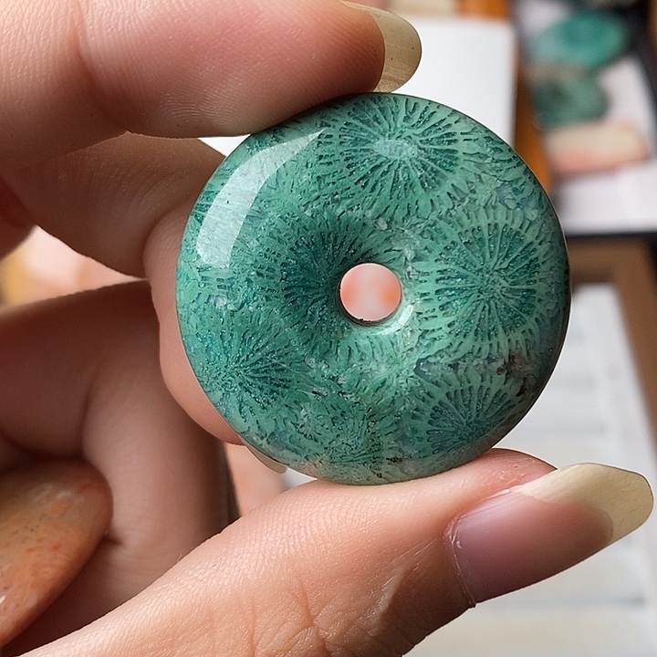 浅***离硅化玉未镶嵌颈饰