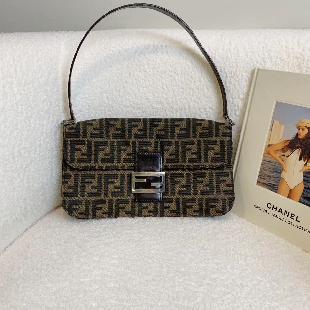 99新 FENDI/芬迪 壹臻/老花帆布腋下包76576128