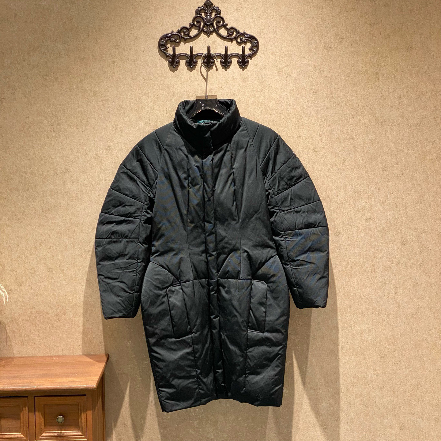 未使用 MONCLER Swift黑色金属logo羽绒服/2码/41136