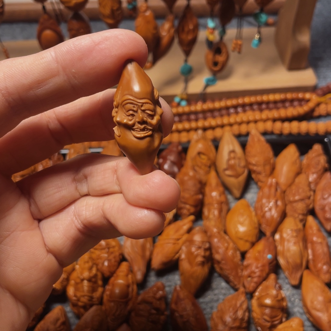 橄榄核吊坠喜怒哀乐