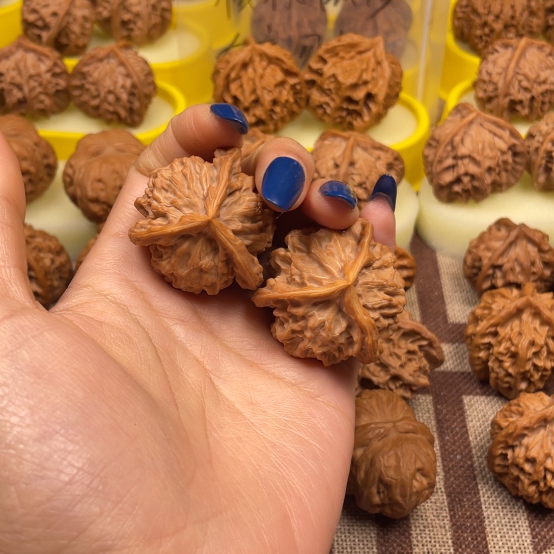 文玩核桃吊坠盘山三棱