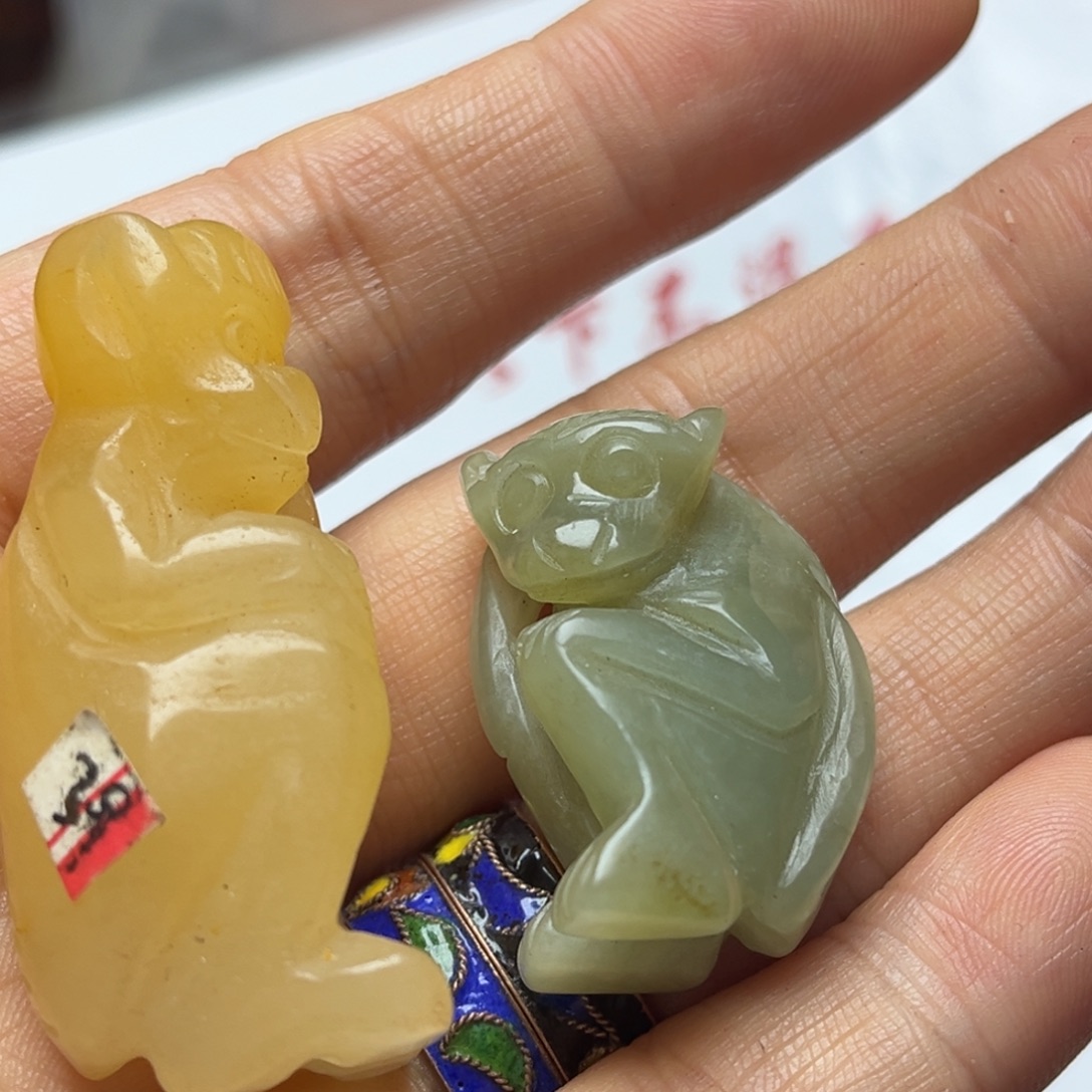 红****查罗石合金颈饰挂件一个一拍