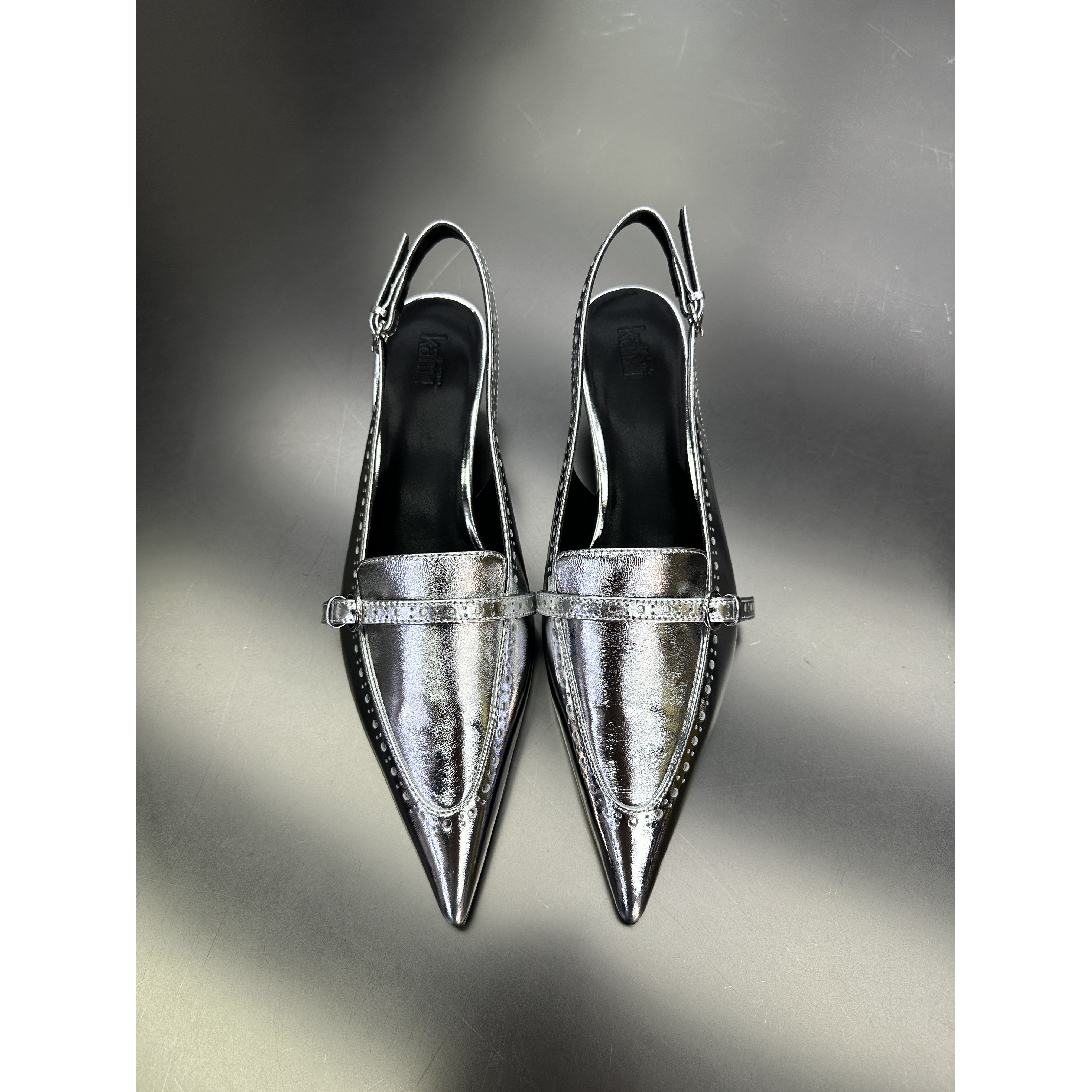 UCUT简刀 KAHILI 夏季25新款时尚复古雕花尖头高跟鞋 8729