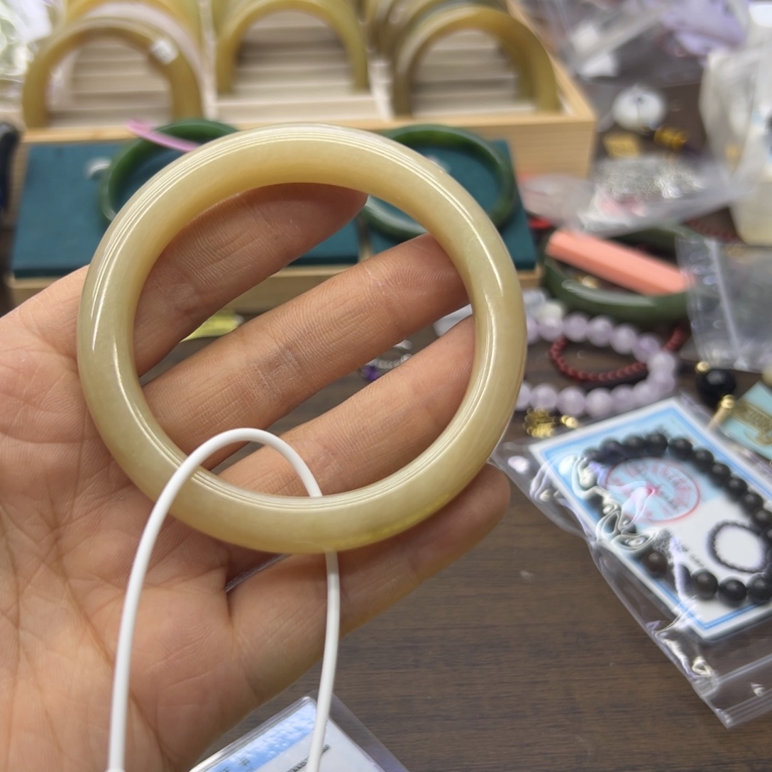 酥***妹和田玉（糖玉）未镶嵌手镯59圈围364