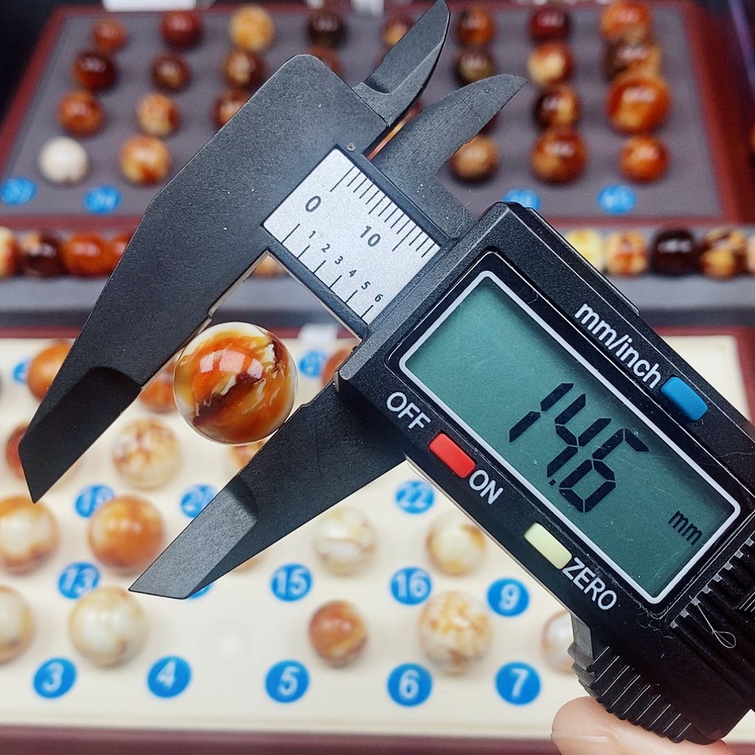 蜜蜡裸石未镶嵌蜜蜡