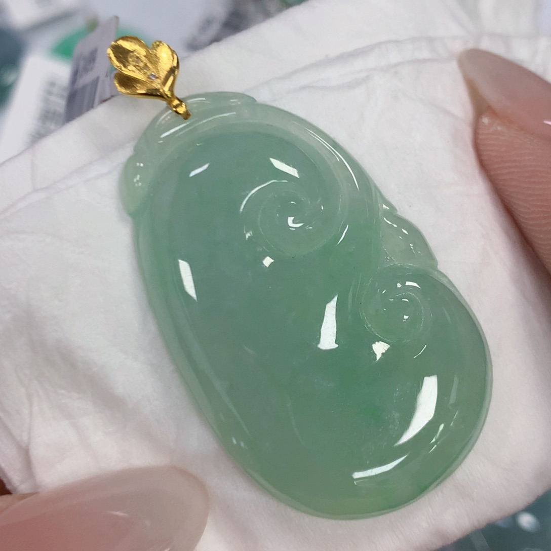 颈饰18K金镶嵌翡翠