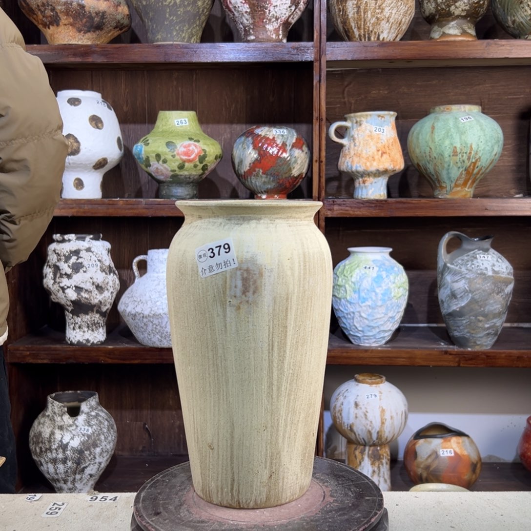 摆件379花瓶LNG加气站附近，然后