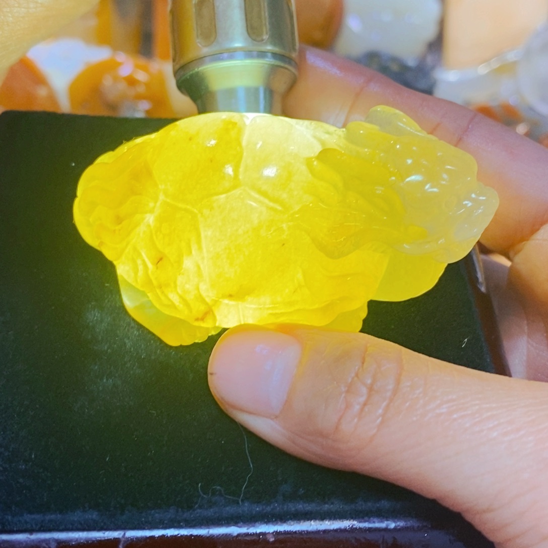 石英质玉（黄龙玉）颈饰未镶嵌