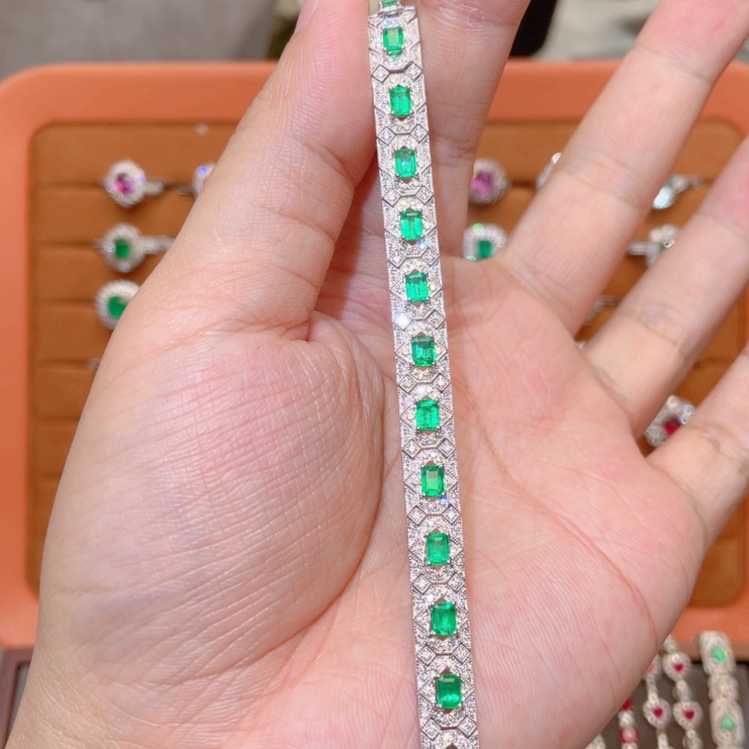 18K金镶嵌手链祖母绿3.65ct 潘杰希尔