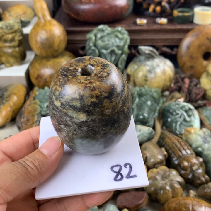 ****空岫岩河磨玉（透闪石质玉）未镶嵌珠宝奇石