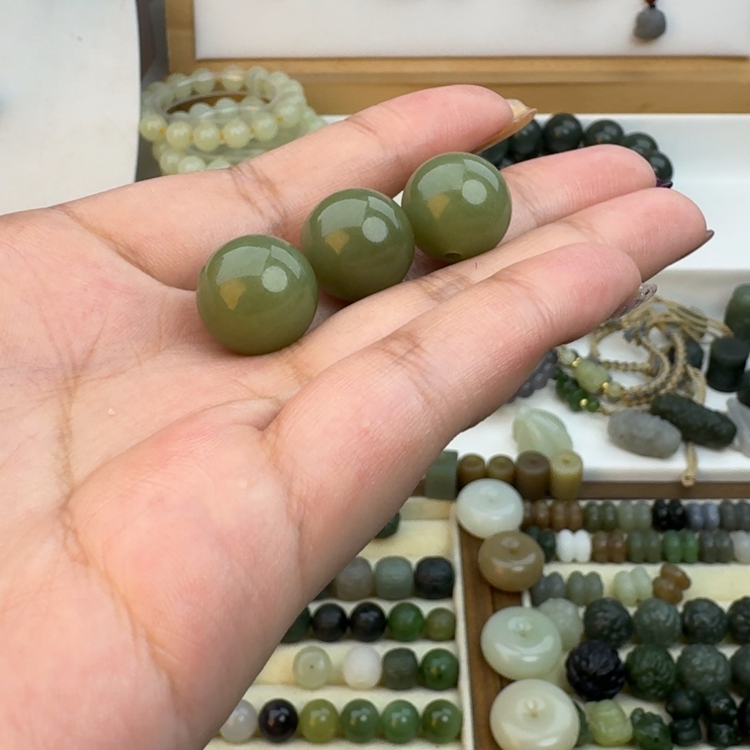 愈***枫和田玉未镶嵌珠宝半成品和田玉单珠16