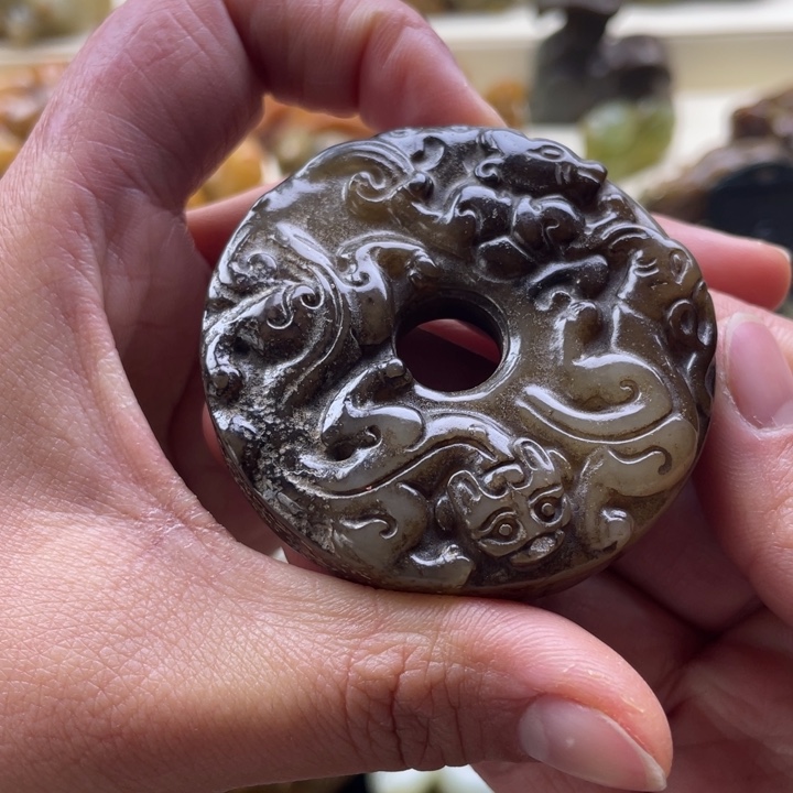 蛇纹石玉颈饰未镶嵌