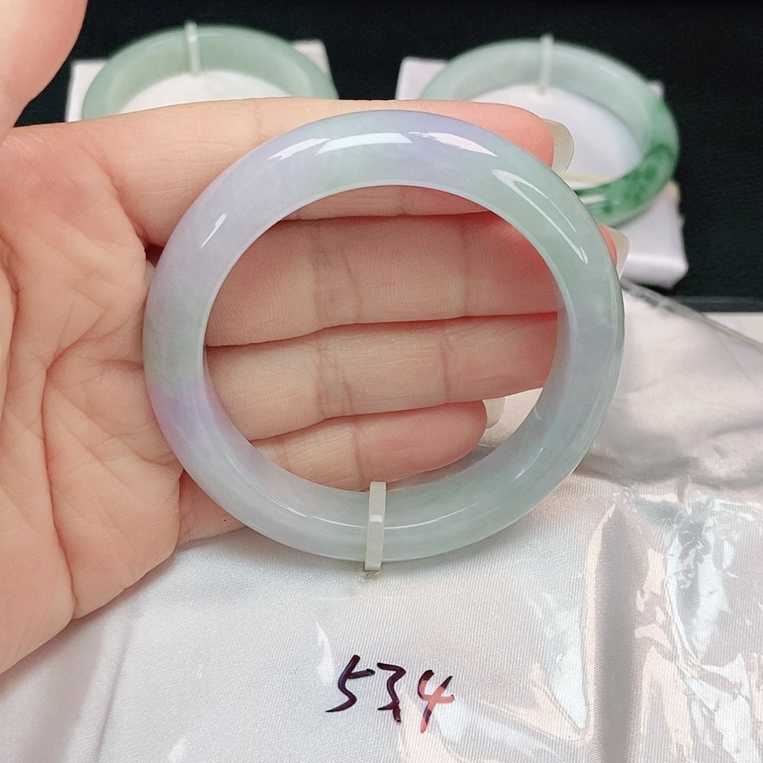 翡翠手镯未镶嵌正圈