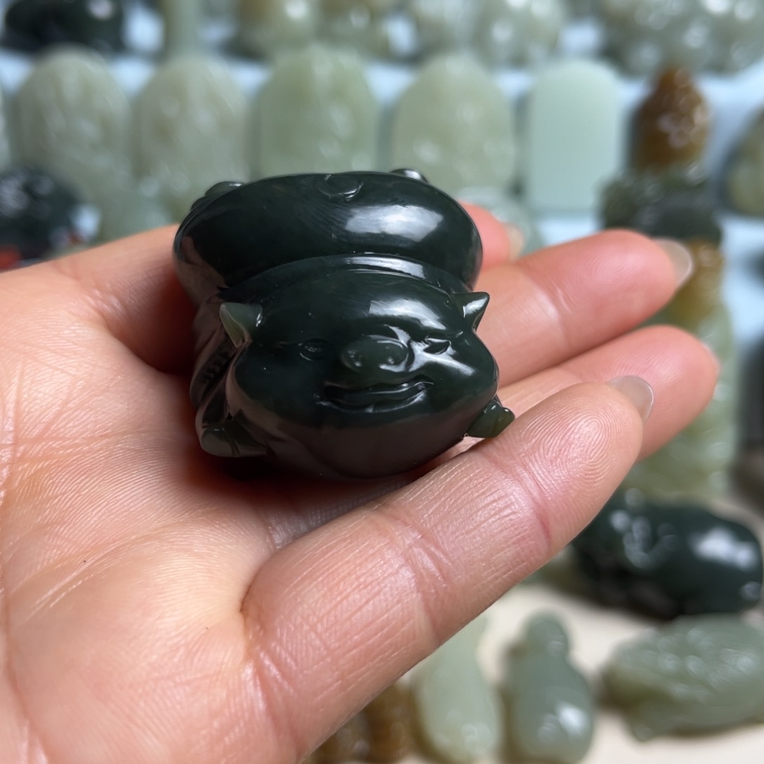 和田玉未镶嵌把件