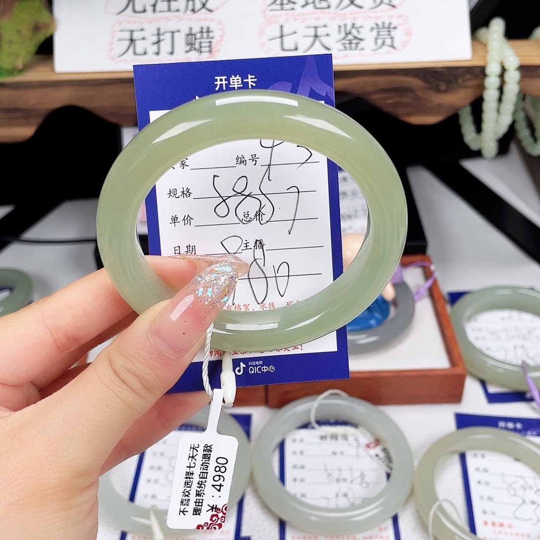 和田玉手镯未镶嵌