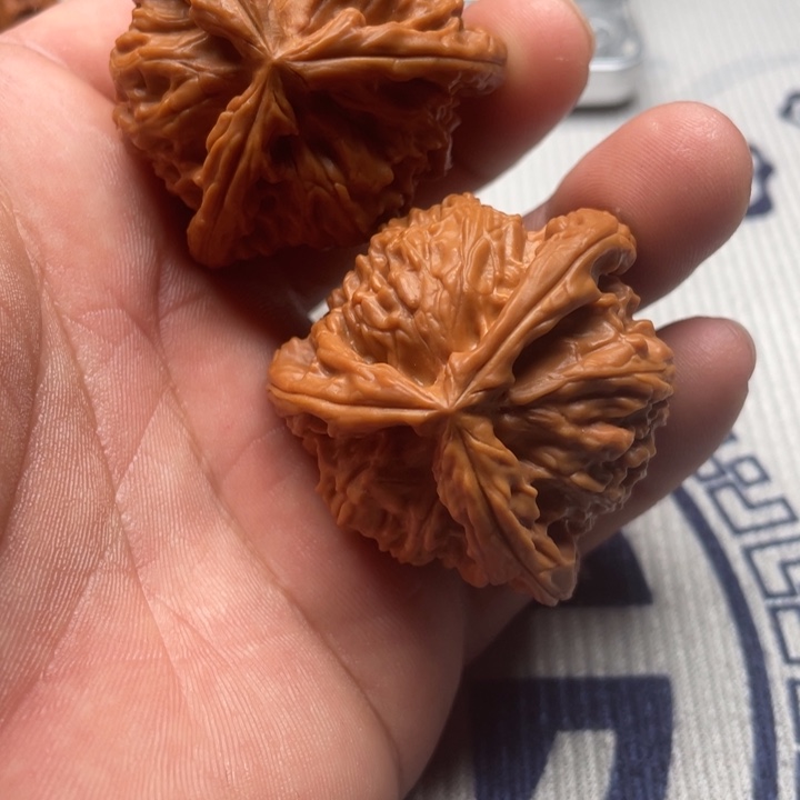 ***u文玩核桃吊坠三棱