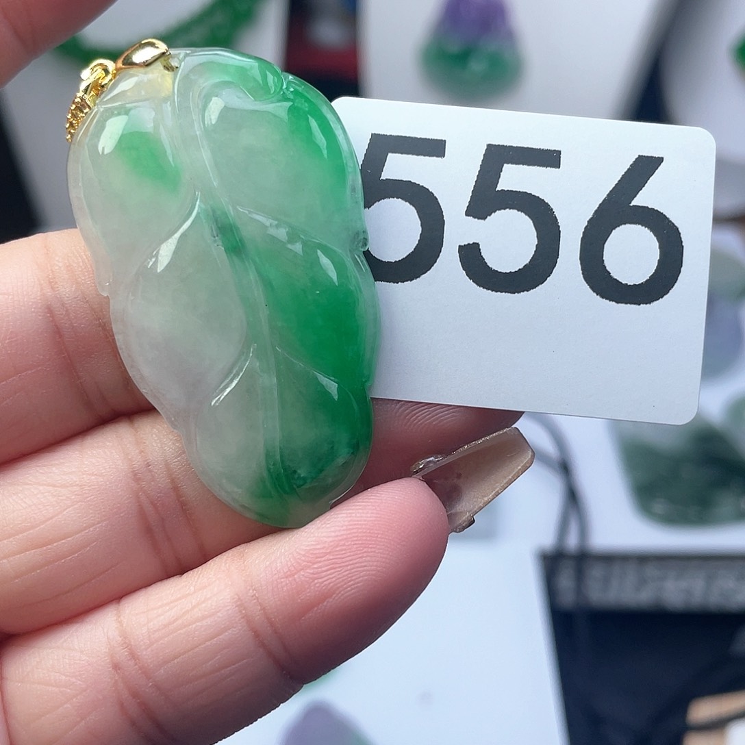 翡翠吊坠(赠链)未镶嵌