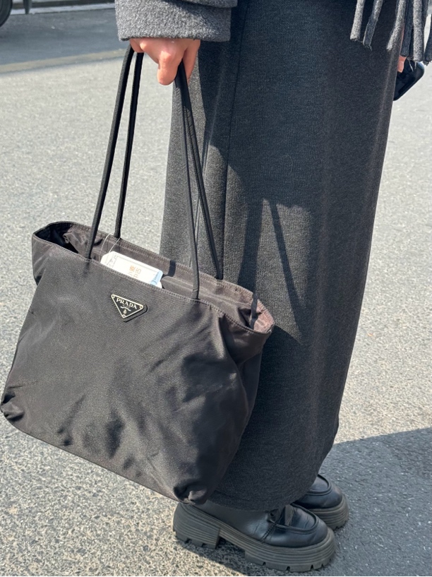 95新 Prada/普拉达 黑色尼龙降落伞托特中号腋下包