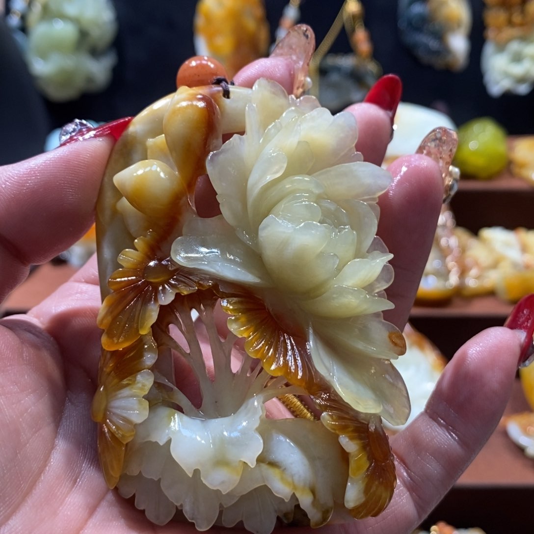 蛇纹石玉颈饰未镶嵌