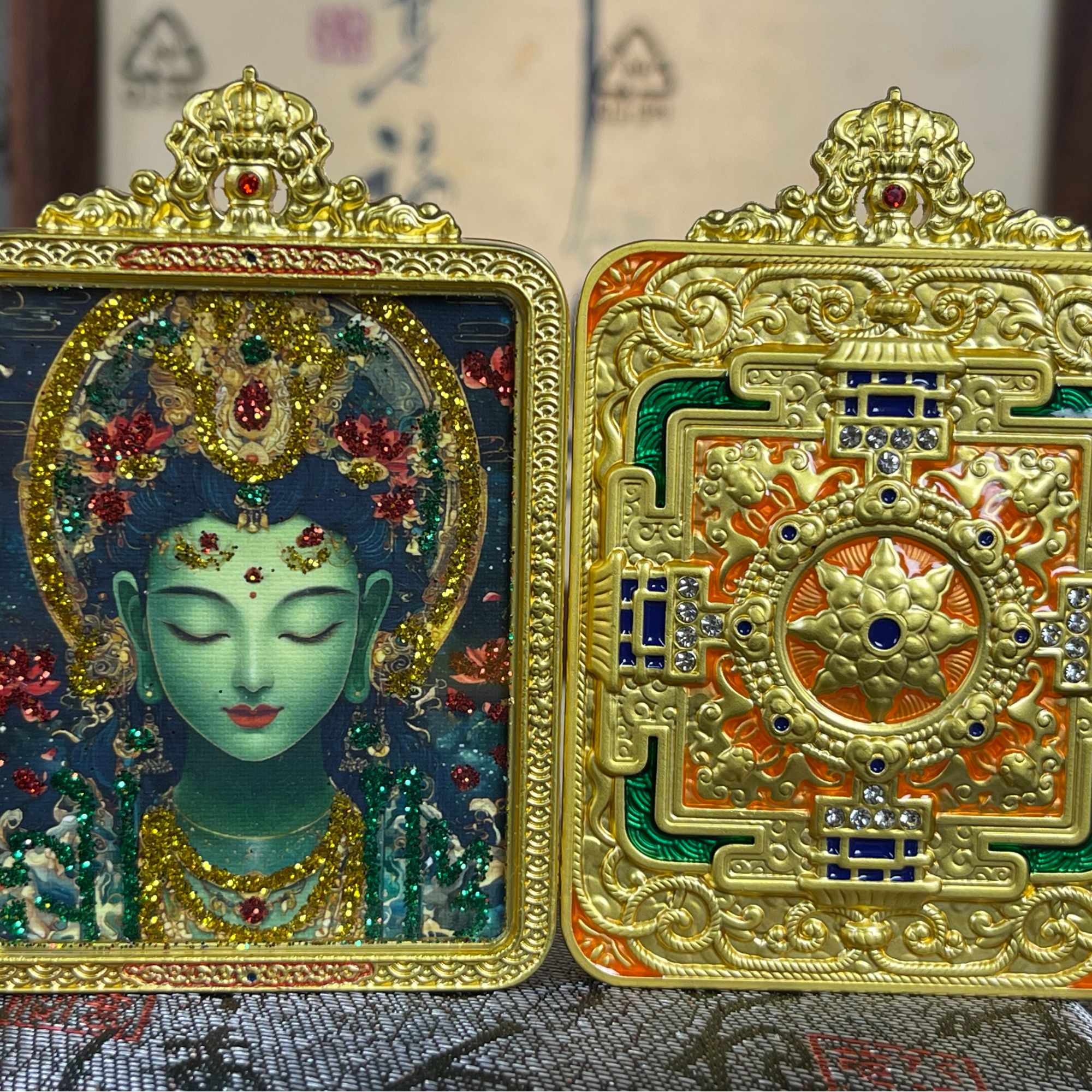 绿度母经典唐卡吊坠钛钢藏式不掉色方牌随身唐卡守护