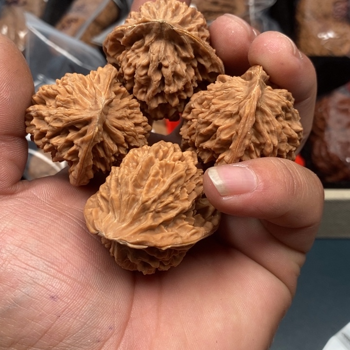 亿***光文玩核桃吊坠京八对