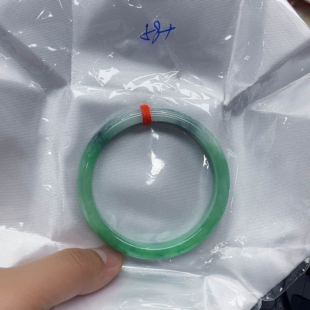 翡翠手镯未镶嵌默认微瑕