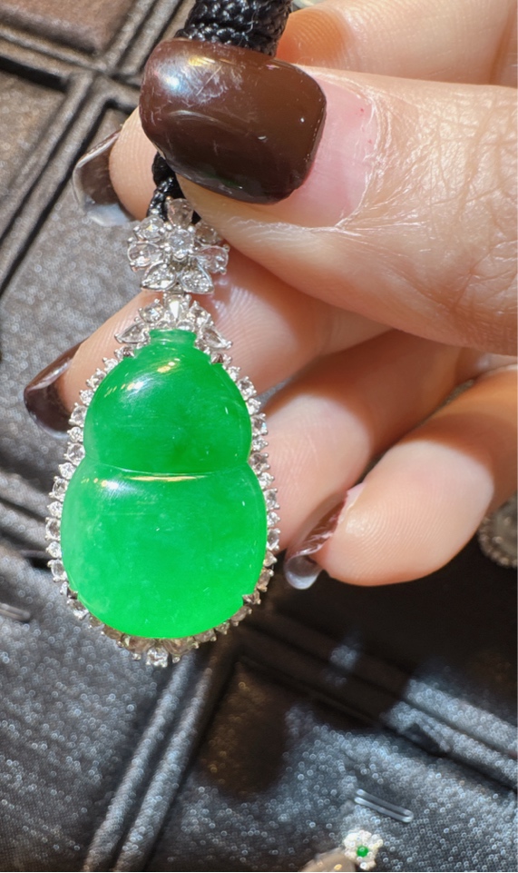 满绿正阳绿大葫芦翡翠吊坠