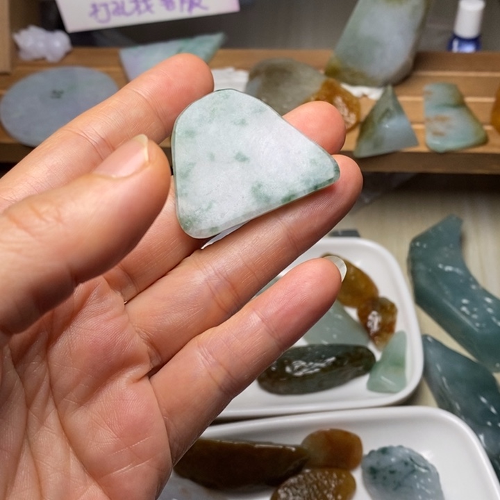 翡翠未镶嵌颈饰天然