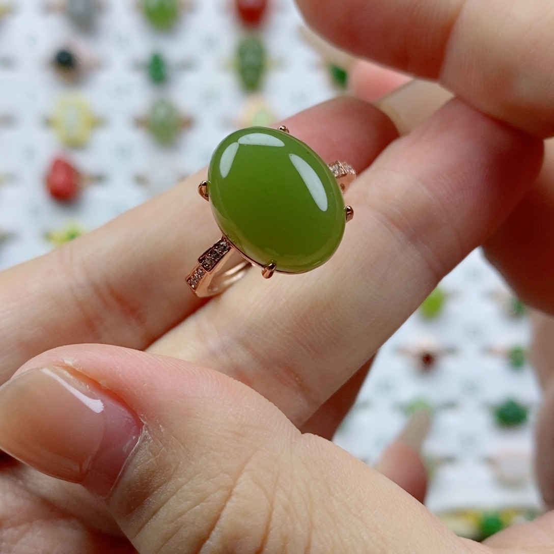 未镶嵌戒指和田玉