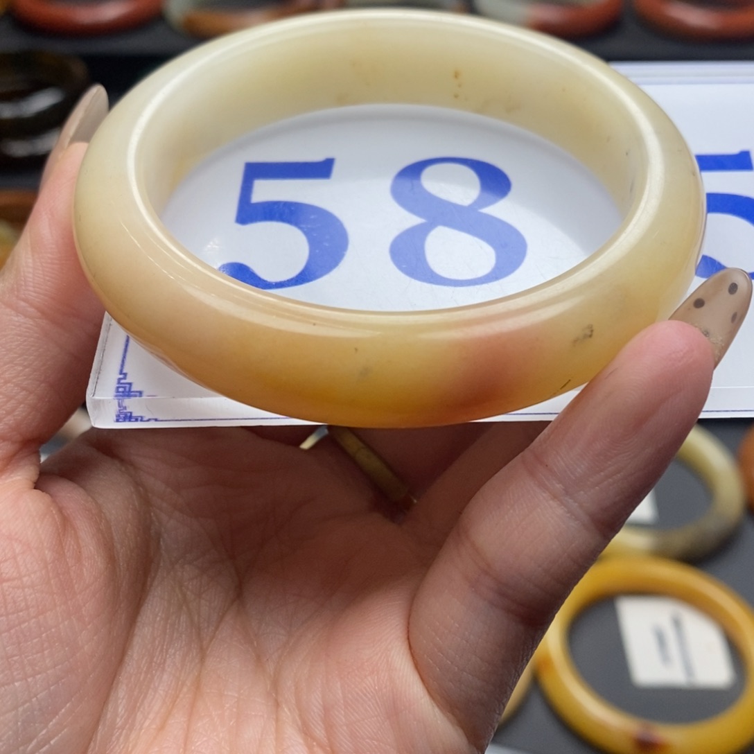石英质玉（黄龙玉）手镯未镶嵌