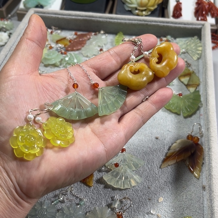 蛇纹石玉耳饰未镶嵌