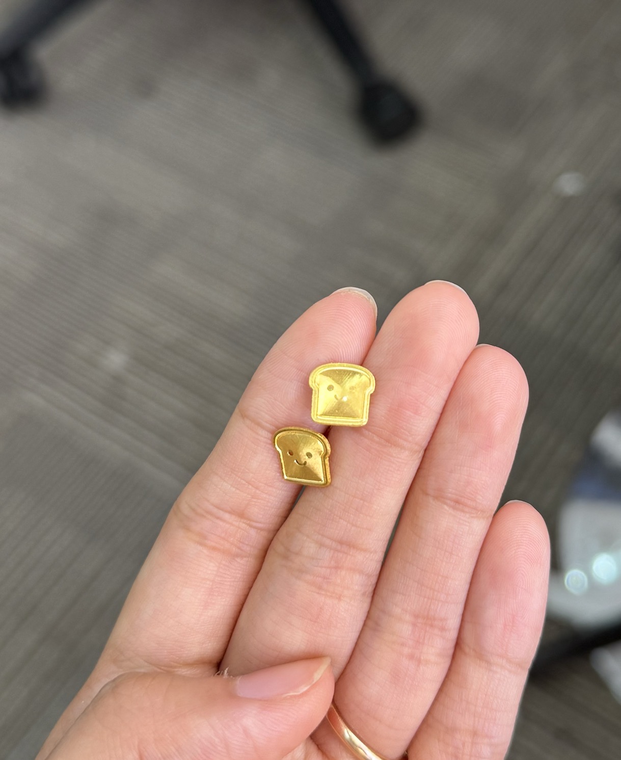   足金999 亮面吐司弯钩耳钉
