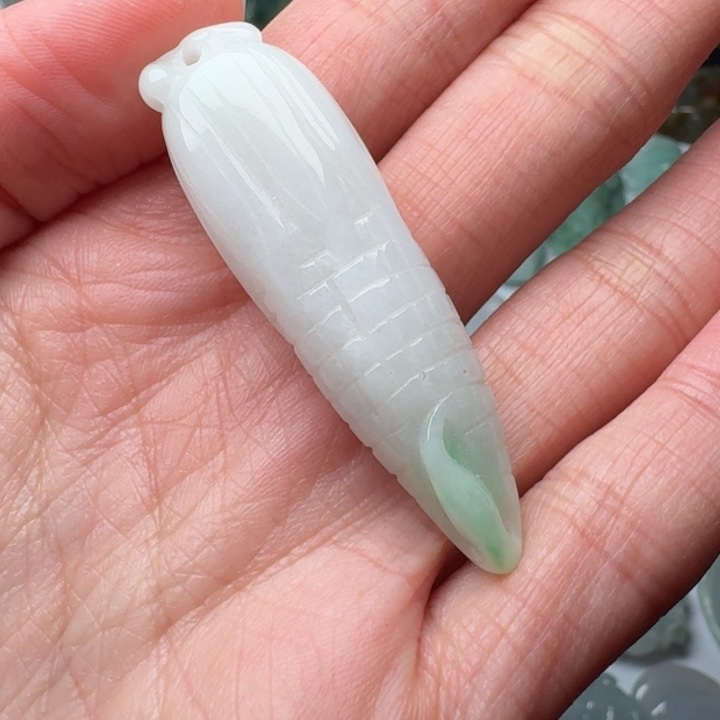 翡翠未镶嵌颈饰玉米