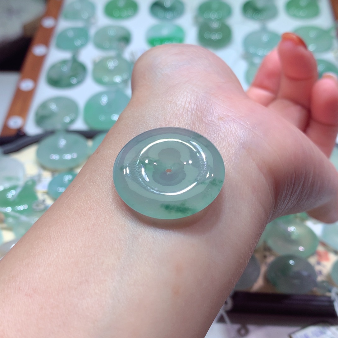 翡翠未镶嵌颈饰17尺寸27.2*4.8